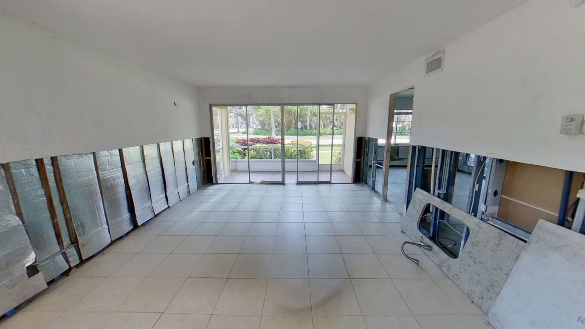 Before empty room - Real estate virtual staging Matterport - complete digital renovation